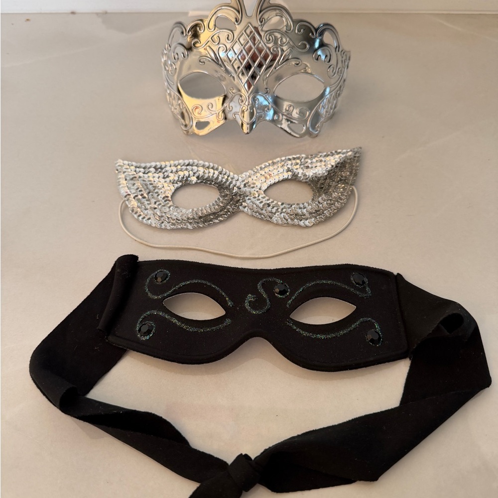 3 Masquerade Masks Unisex